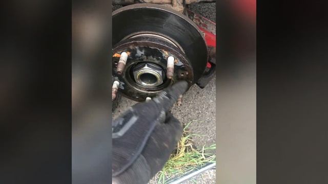 How to change the hub oil seal on a rear wheel drive Mk7 Ford Transit axle (this is a 2012 one) смотреть онлайн