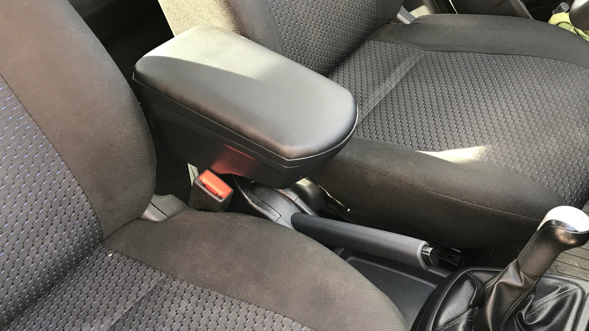 Подлокотник Lada Granta Fl (установка и обзор Arbox2 Luccar.ru)