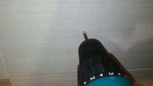 Установка шкафа- зеркала в ванной комнате. Монтаж на кафель