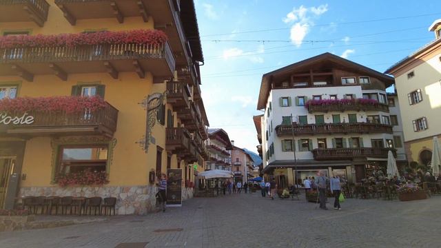 Cortina d'Ampezzo, Italy Walk 2021 4К или самый навороченный город Доломит! Part one смотреть онлайн