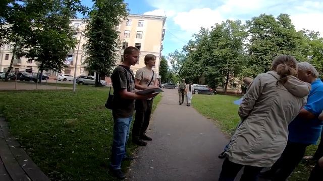 Депутаты Тюркин и Алексеев поссорили жителей навязав им собачью площадку. смотреть онлайн
