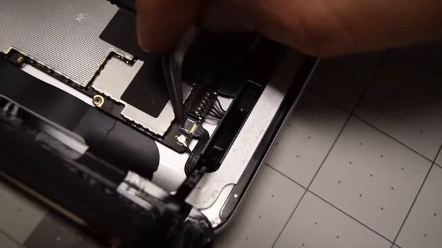 iPad 3 and 4 - Screen Digitizer Replacement смотреть онлайн