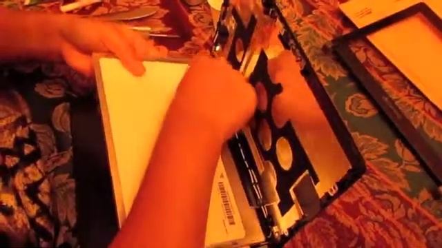 Laptop Screen Replacement / How To Replace A Laptop Screen Of A Gateway LT400U