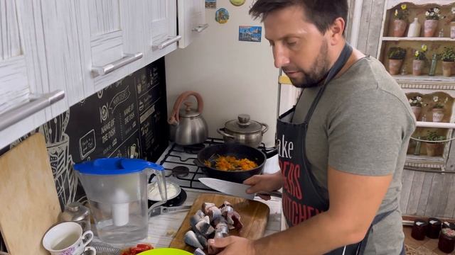 Скумбрия в духовке с овощами. Такую скумбрию вы еще не готовили! смотреть онлайн