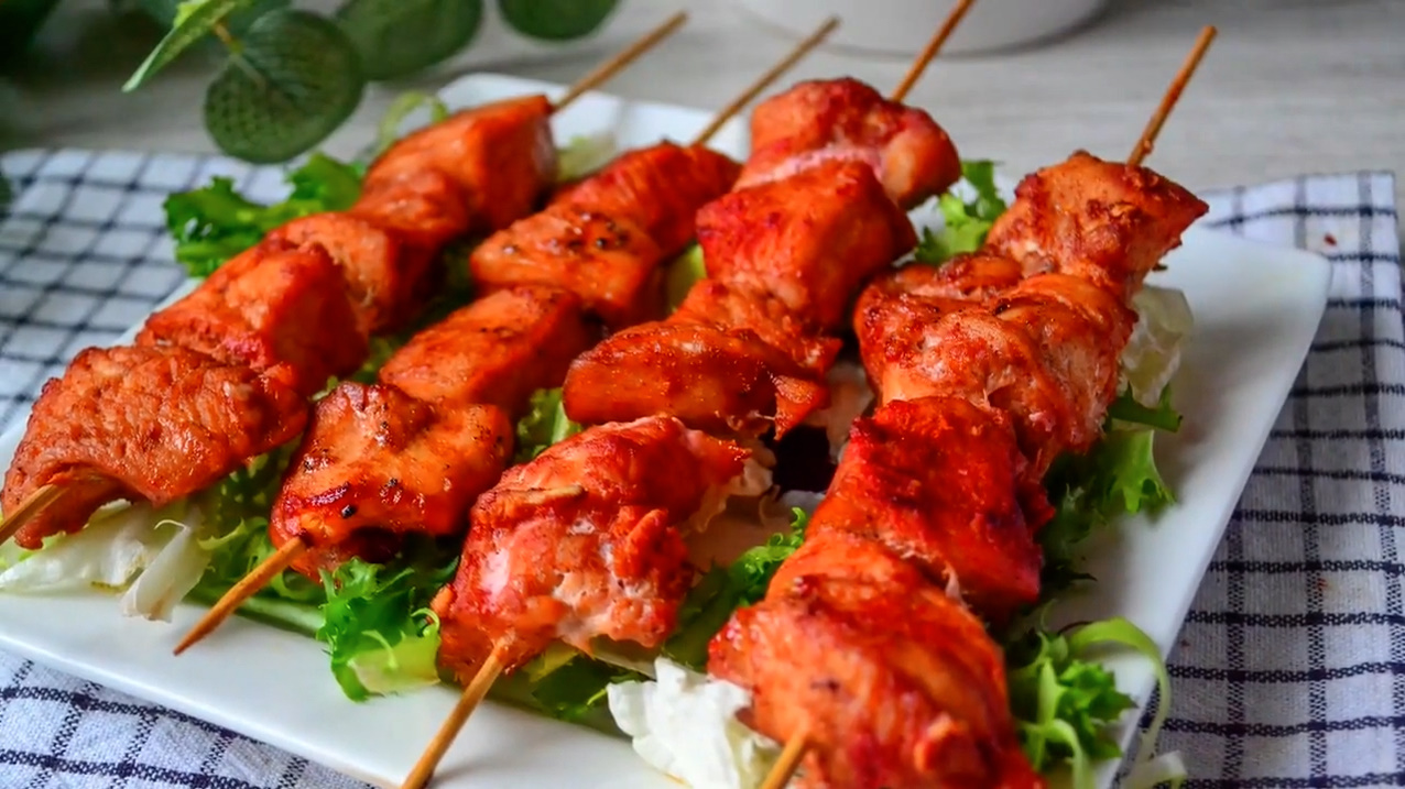 Весь секрет в маринаде!Куриный шашлык в духовке!
Неожиданно вкусно и сочно! смотреть онлайн