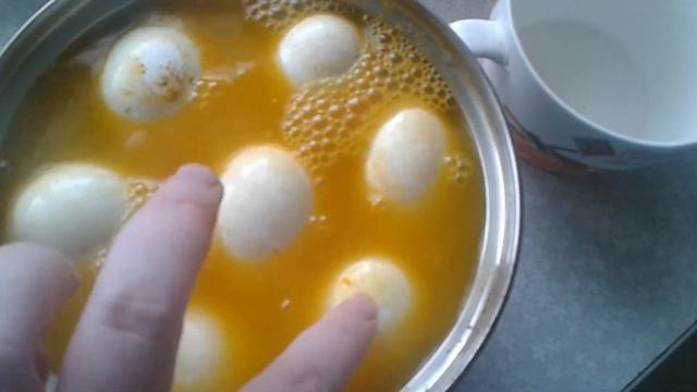 Чем красить яйца на пасху. Натуральные красители куркума и каракаде смотреть онлайн