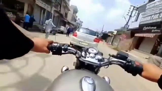 Bullet vs Scooty 😁 || close calls 😳!!! ! Bullet loud exhaust sound || Turbo xtreme | смотреть онлайн