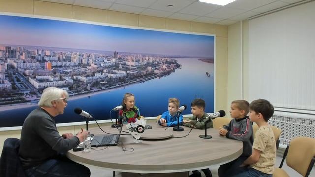 Дети на "Эхо Москвы" // Экскурсия в студию радиостанции "Эхо Москвы в Самаре" смотреть онлайн