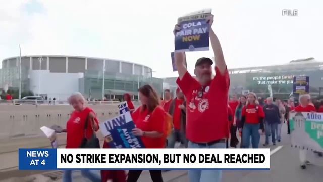 UAW workers react to strike progress announcement смотреть онлайн