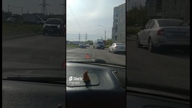 Не уступил дорогу скорой #Shorts #dtp #скорая #скораяпомощь #дтп2023 смотреть онлайн