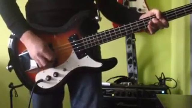 UNIVOX HI-FLYER Phase II & Ampeg Rocket bass 100 смотреть онлайн