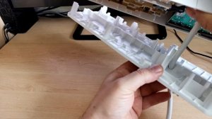 Разборка сетевого фильтра APC - выкручивание саморезов типа One-Way