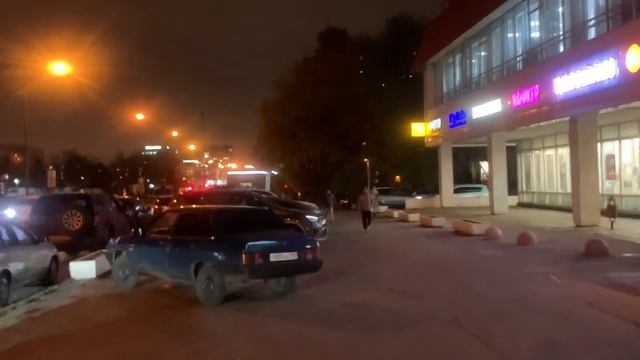 Прогулка по улице Генерала Белова, Орехово-Борисово Южное, г. Москва, 25.10.2023 смотреть онлайн
