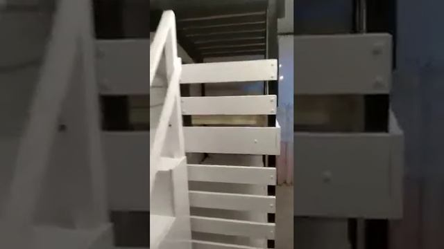 Двухэтажная кровать-домик