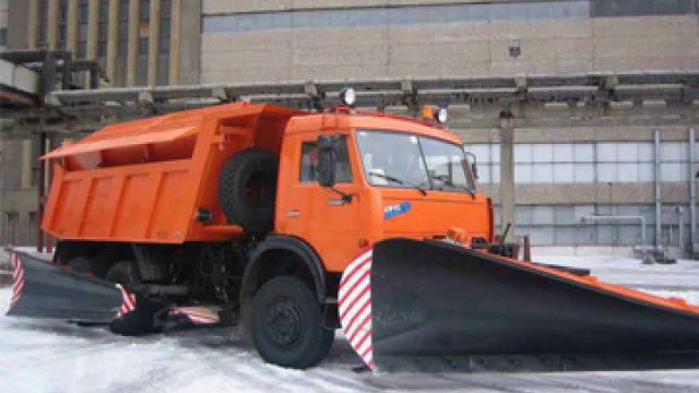 Снегоуборочная машина провалилась под землю смотреть онлайн
