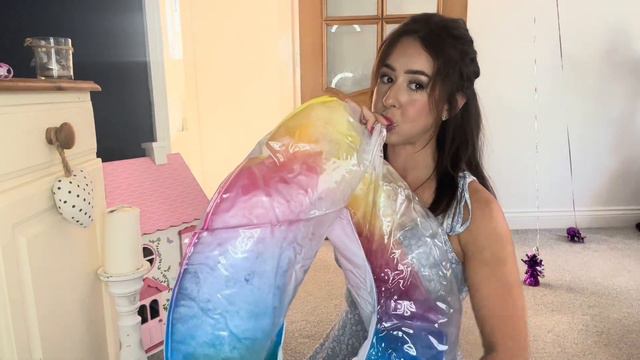 Blowing up an Amazon rainbow coloured inflatable swim ring смотреть онлайн