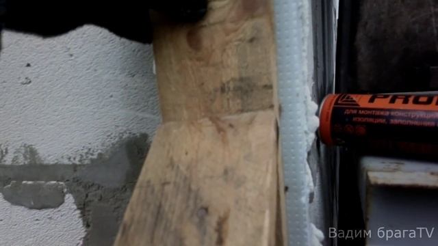 Как приклеить пенополистеррол к пеноблоку монтажной пеной.How to paste пенополистеррол.Эксперимент. смотреть онлайн