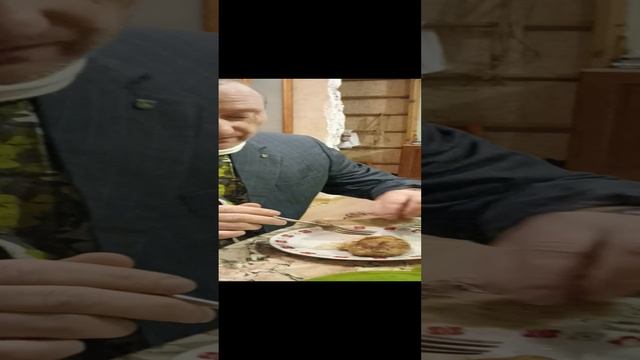 Новый Бендер. Съев кусочек котлеты из путассу, он ощутил райское наслаждение и невероятное счастье