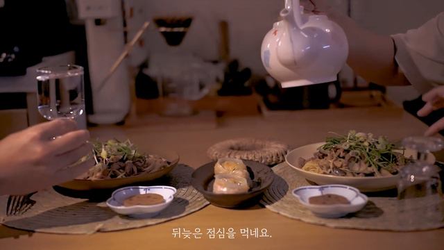 겨울을 따뜻하게 보내는 법 2 / 겨울(東)브이로그 ✨ 내 취향 그대로 그릇 쇼핑, 냉이된장 파스타, 향초만들기 , 불멍 , 꼬치구이 ,만두찜해먹기. смотреть онлайн