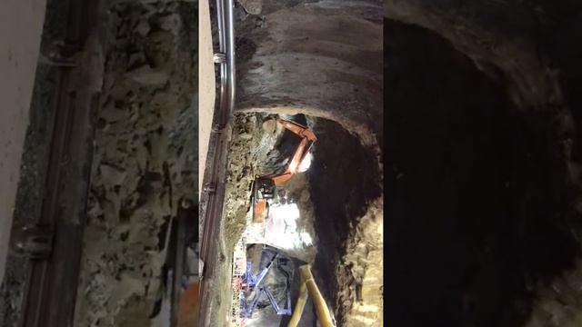 Hitachi Zaxis 350 H / Terex Truck TA 400 Mucking And Hauling  None Stop