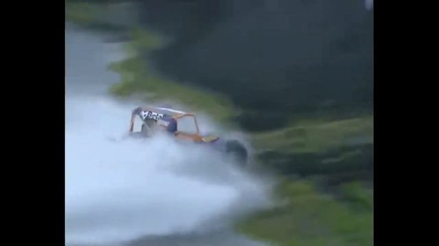 Приколы на воде,и девушки в купальниках...))) смотреть онлайн