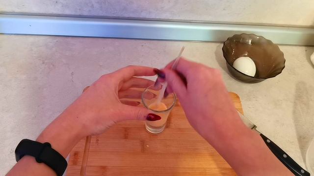 Кормление малька тернеции яйцом! смотреть онлайн