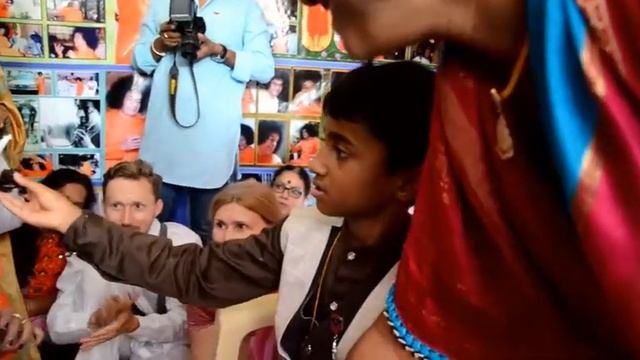 Према Саи. День Рождения. Игры с русскими преданными