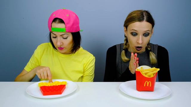 Pop It Челлендж! Поп Ит или Настоящая Еда Пико Поки смотреть онлайн
