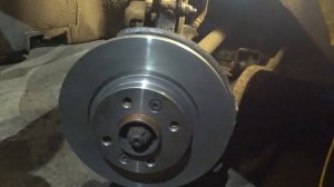 МЕНЯЕМ ТОРМОЗНЫЕ ДИСКИ И КОЛОДКИ НА РЕНО ЛОГАН!!!