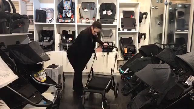 Thule Sleek Stroller Demo by CRAVINGS смотреть онлайн