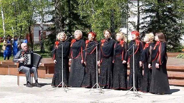 "На солнечной поляночке". Поет "Забытая мелодия". Саратов смотреть онлайн