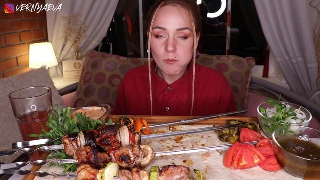 MUKBANG | Шашлык на шампурах, соусы | Shish kebab on skewers, sauces не ASMR смотреть онлайн