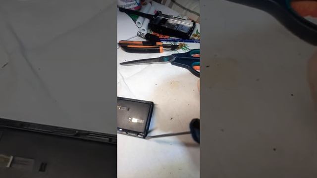Аккуратное вскрытие корпуса батареи от рации kenwood tk-2107 смотреть онлайн