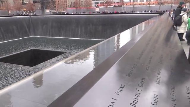 9/11 Memorial Fountains New York. World Trade Towers Memorial at Ground Zero смотреть онлайн