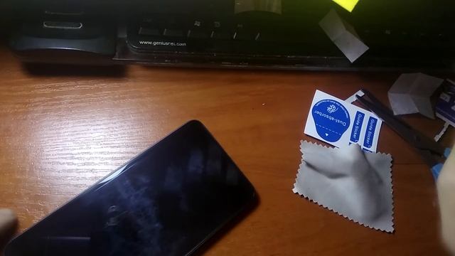 Клеим защитное стекло правильно на телефон Xiaomi Redmi 4A смотреть онлайн