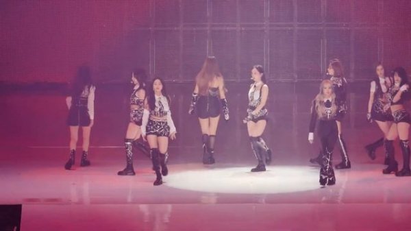 TWICE (트와이스) - "Go Hard" Concert (60FPS)