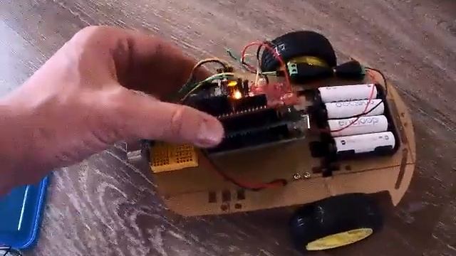 Использование FreeDuino,xBee,HC-SR04 и мотор шилда для RC игрушки(часть 1) смотреть онлайн