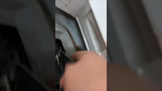 Заблокированный барабан стиральной машинки с вертикальной загрузкой. смотреть онлайн