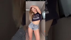 Луиза с Казани отжигает в шортиках