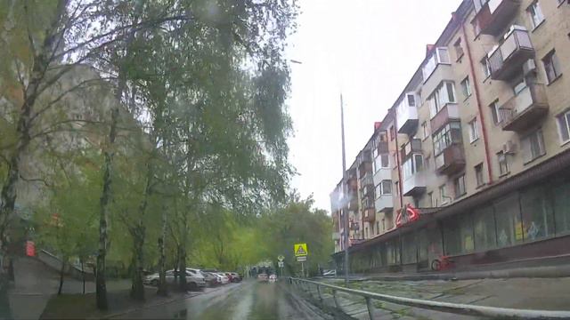 Движение на автомобиле по Тюмени до Кванториума на Геологоразведчиков и на Киевскую