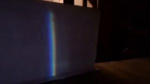 Опыт по разложению белого света в радугу с помощью призмы.