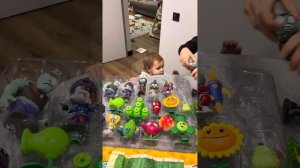 Распаковка набора игрушек Растения против зомби Plants versus zombies Хэллоуин Halloween