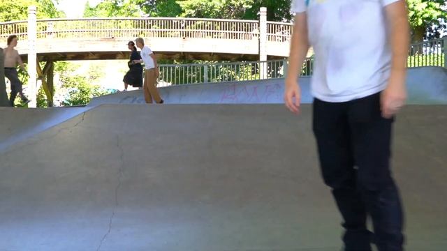 How to Ride Skateparks for Beginners | Etiquette, Dropping-In, Pumping, Carving | Tactics смотреть онлайн