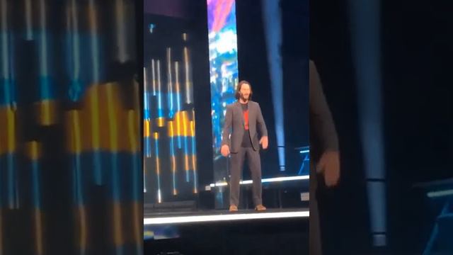 Бесплатно фанат Cyberpunk 2077 получил на E3 2019 коллекционку! смотреть онлайн