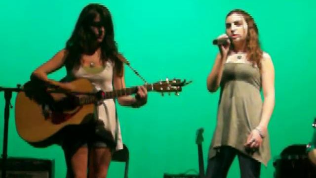 Michelle and Anastasia at guitar night :D смотреть онлайн