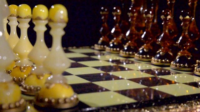 Новинка Шахматы янтарь