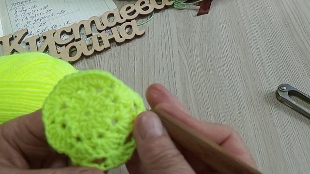 Кукла с одеждой крючком//МК часть 7//Шапка-шляпка. смотреть онлайн