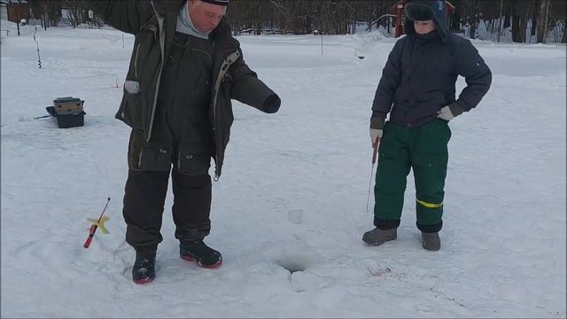 Поимки форели на рассвете. Клёвое место, Лосиный остров, нижний водоём. смотреть онлайн