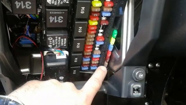 Где у Гранты блок предохранителей смотреть онлайн