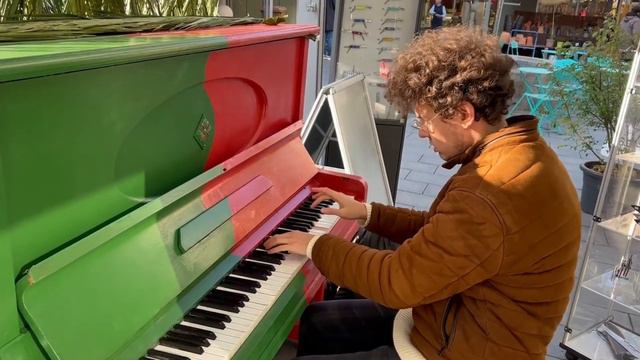 Russian Piano Improvisation in a Style of "Rush E" at Public Piano in Augsburg смотреть онлайн
